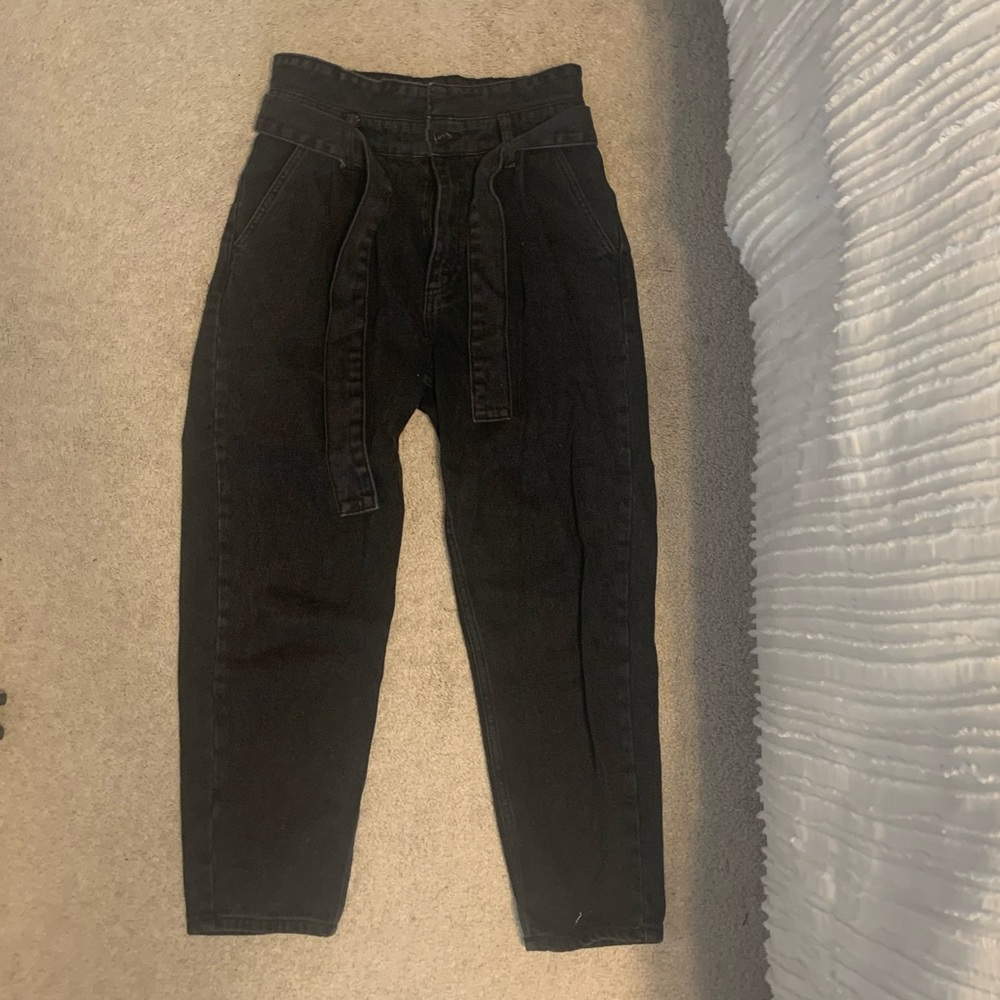 Urban outfits tie mom jeans